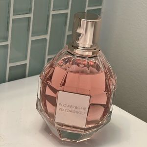 Viktor&Rolf flowerbomb Eau de Parfum 3.4oz largest bottle